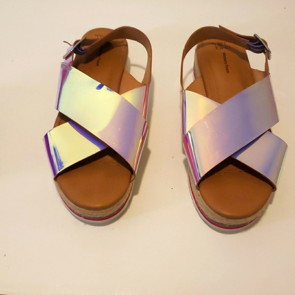 Time and Tru Comfort Flatform Sandals Women's Buckle Shoes White Gold Size 9